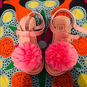 Adorable size 7 Gap sandals pink flower silver